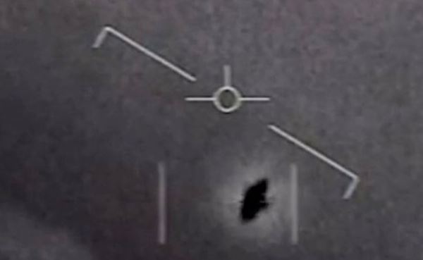 «Это вопрос времени»: пилот ВМС предупредил, что НЛО начнут сбивать самолеты