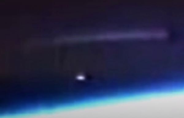 Гигантский НЛО появляется возле МКС, и НАСА сразу отключает прямую трансляцию