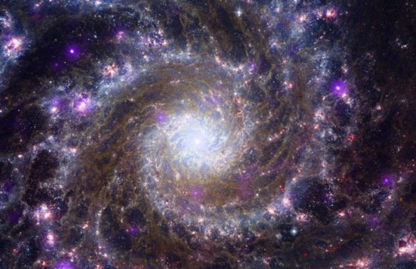 Новые снимки Джеймса Уэбба показали невиданные красоты Вселенной