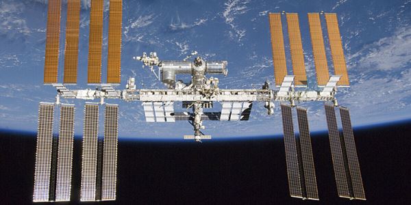 «Прогресс МС-23» с едой, спутником и другими грузами причалил к МКС
