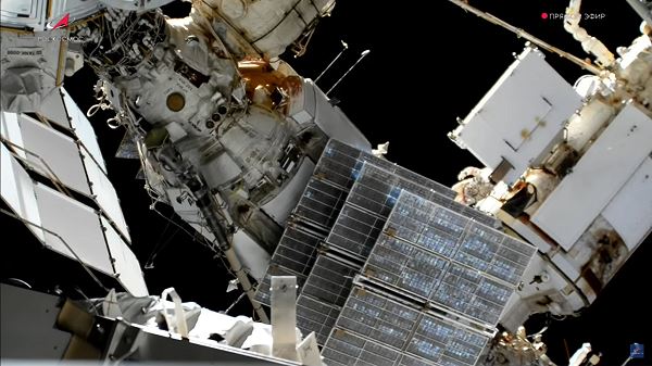 Российские космонавты вышли в открытый космос — Новости Космонавтики