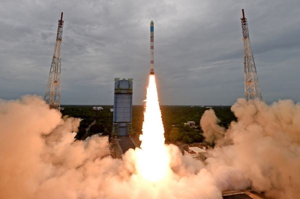 В Индии смогли успешно запустить свою новую ракету SSLV (Видео)