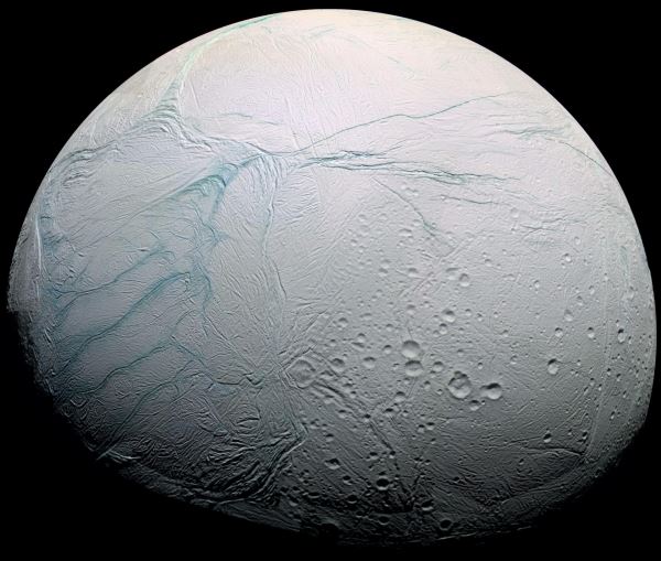 Выше Энцелада: James Webb обнаружил гигантский гейзер на спутнике Сатурна
