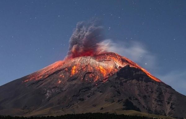 Цилиндрический НЛО вылетел из вулкана Попокатепетль