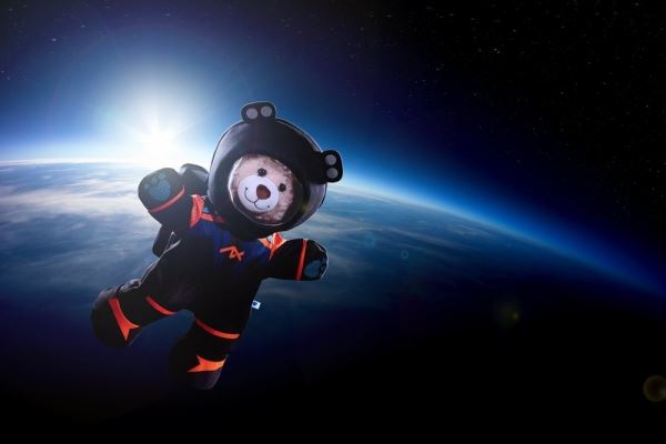 Маркетинг в космосе: Axiom Space использовала МКС для рекламы игрушек и ручек