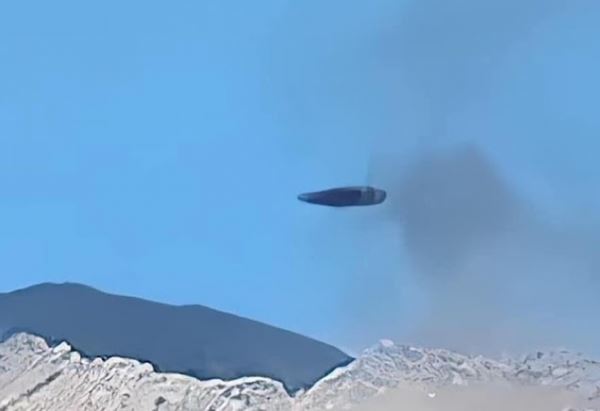 Необычный НЛО запечатлели над мексиканским вулканом Попокатепетль