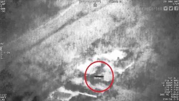 Опубликованы снимки сигарообразного НЛО, полученных с самолета-шпиона над Ираком